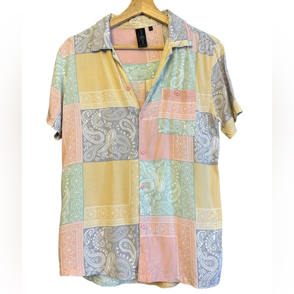 SOUL STAR ENGLAND Bandana Print Button Down Short Sleeve Shirt - Picture 1 of 7